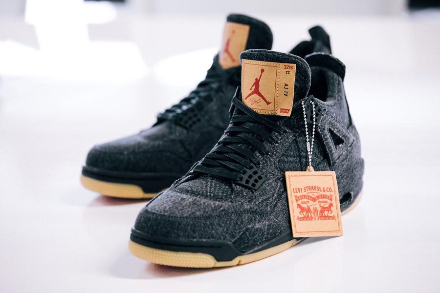Levi's x Air Jordan 4 Black - Le Site de la Sneaker