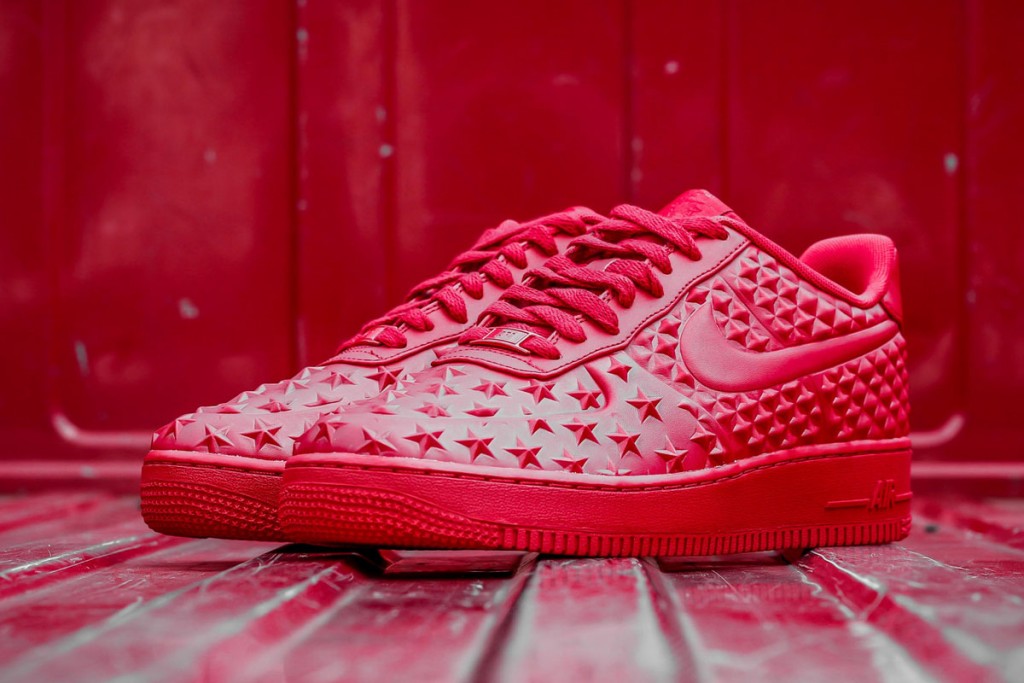 red nike lv8