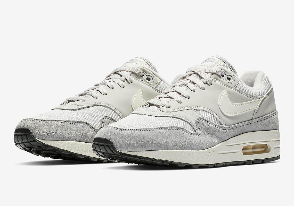 grey and white air max 1