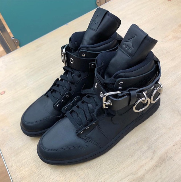 Comme des Garçons réinterprète la Air Jordan 1 - Le Site de la Sneaker