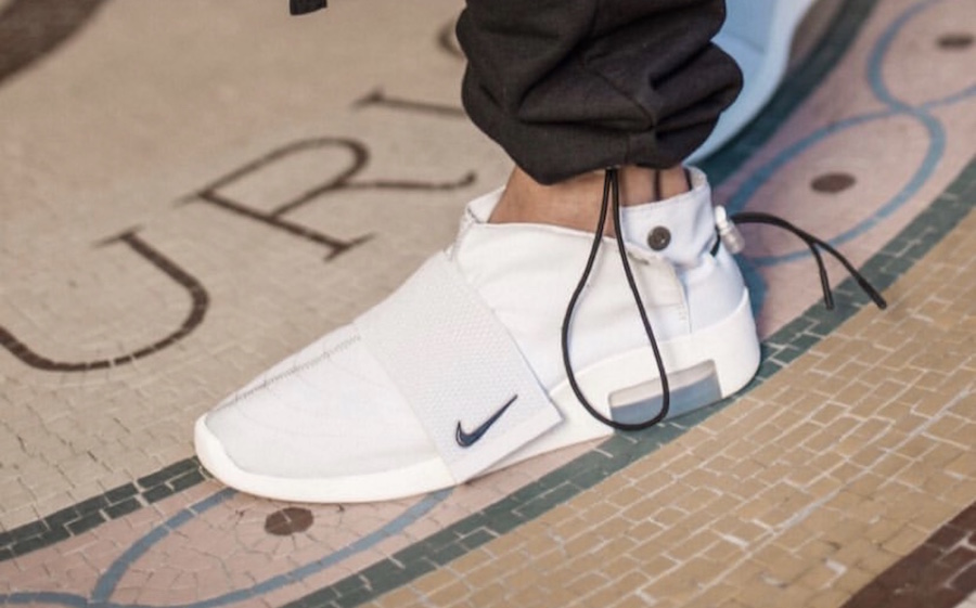 Une Nike Air Fear of God Moccasin Light 