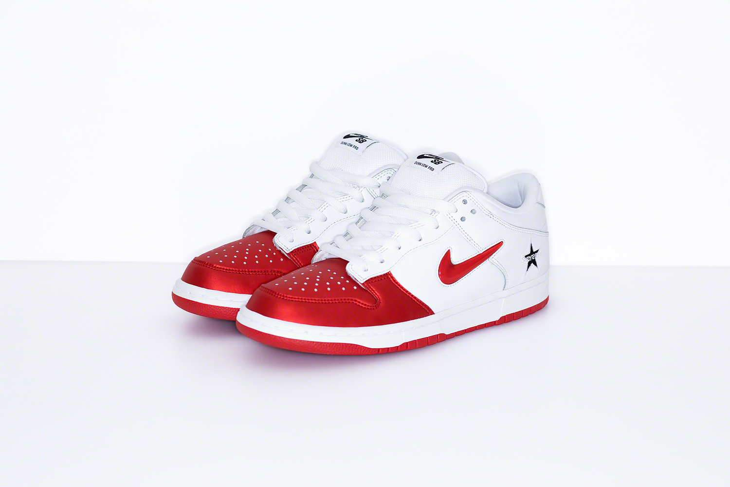 Supreme x Nike SB Dunk Low Red White 