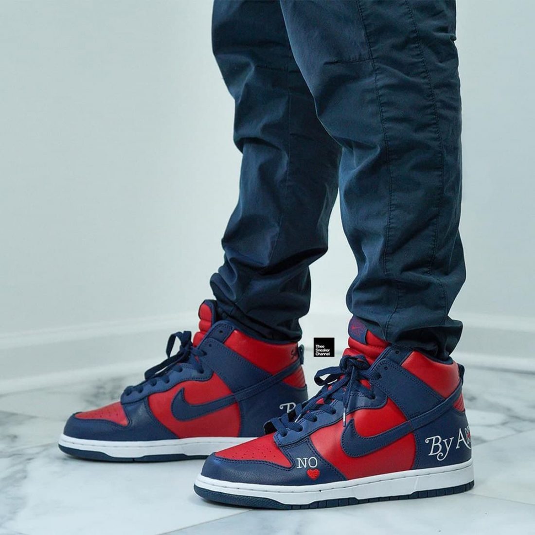 Supreme x Nike SB Dunk High "By Any Means" Navy Red - Le Site de la Sneaker